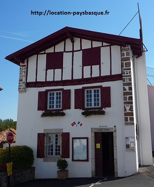 Mairie de Ahetze, village basque